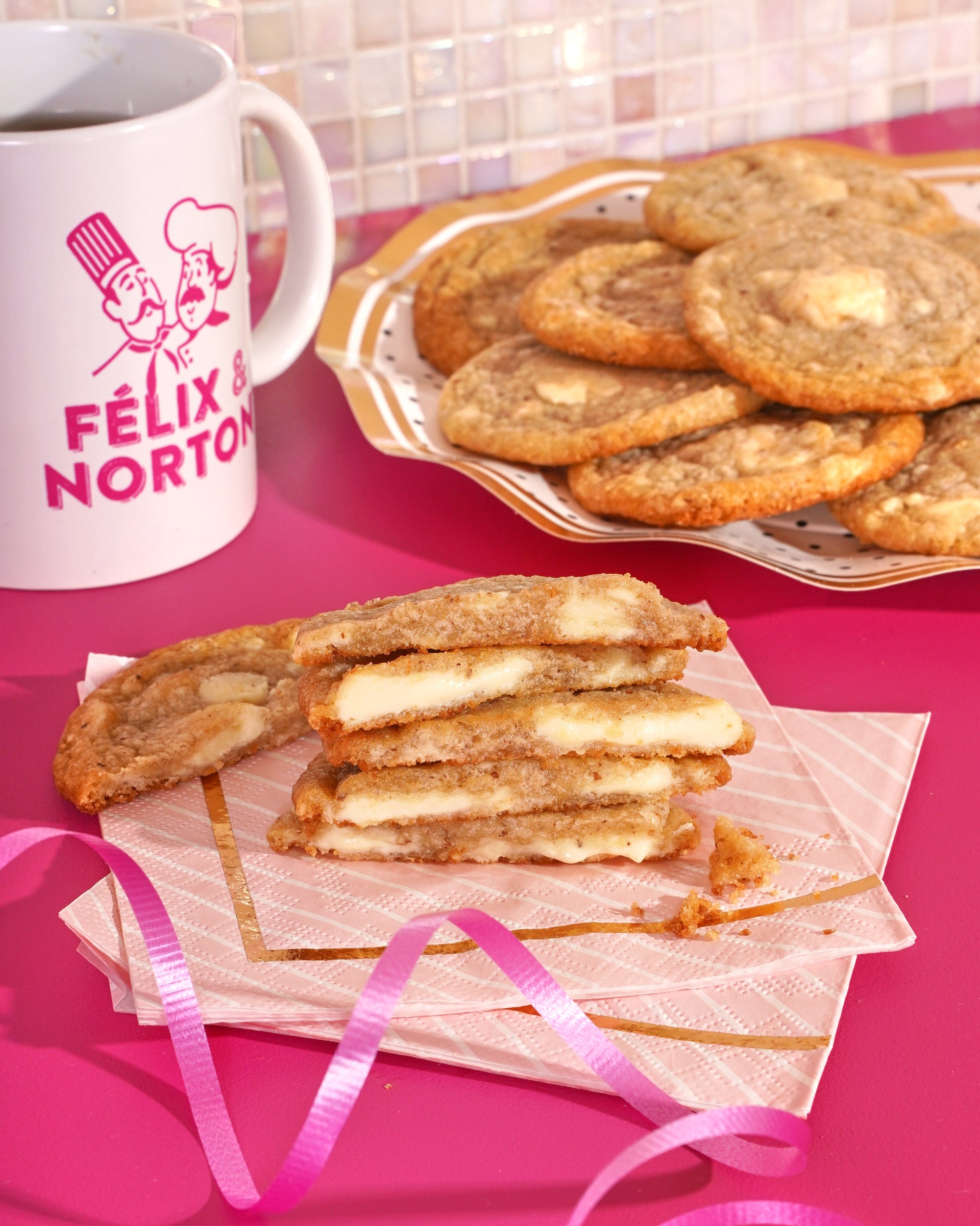 Pralines & Cream - Ground Hazelnuts With White Chocolate Chunks