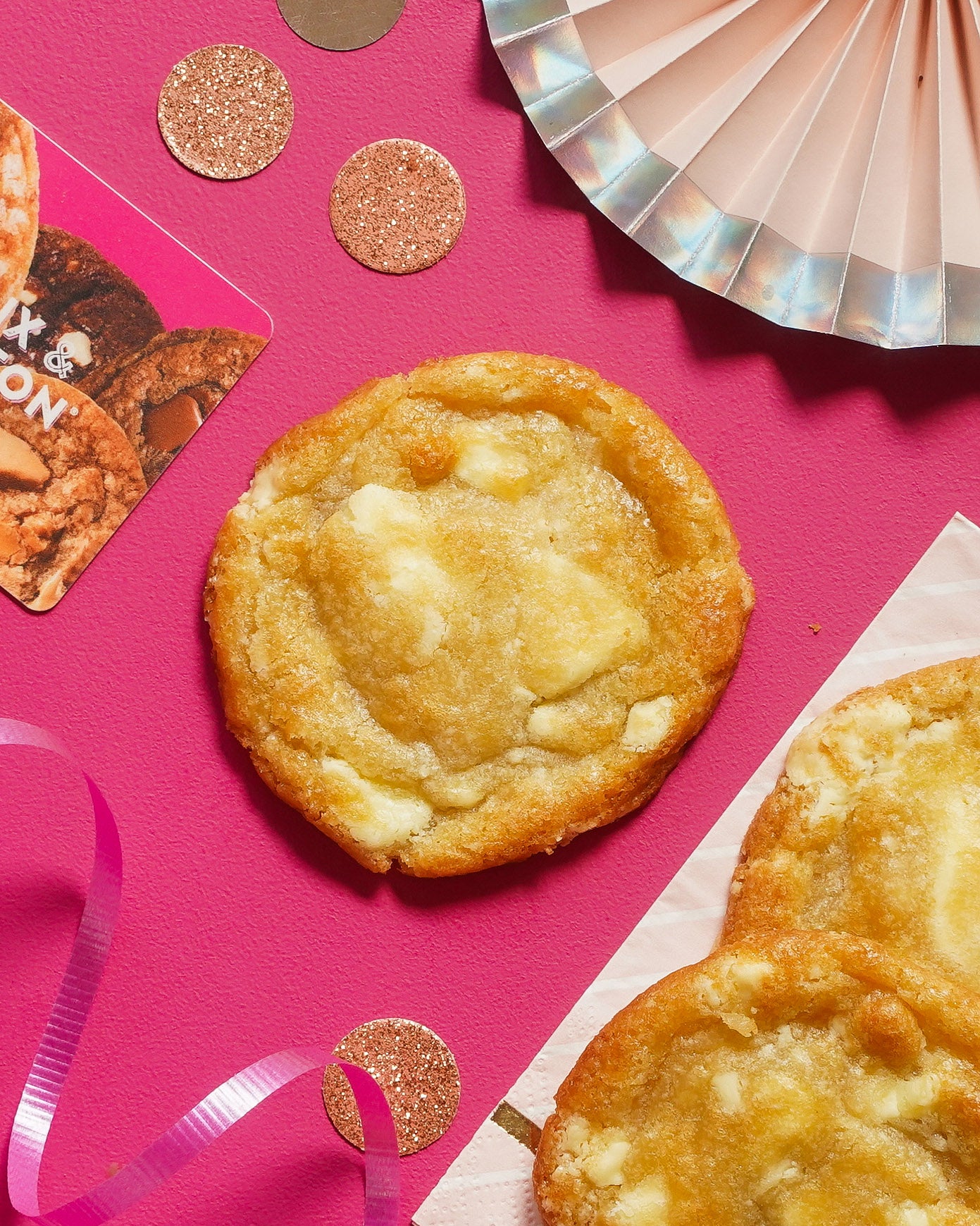 Lemon Kiss - Real Lemon Bits & White Chocolate Chunk Frozen Cookie Dough