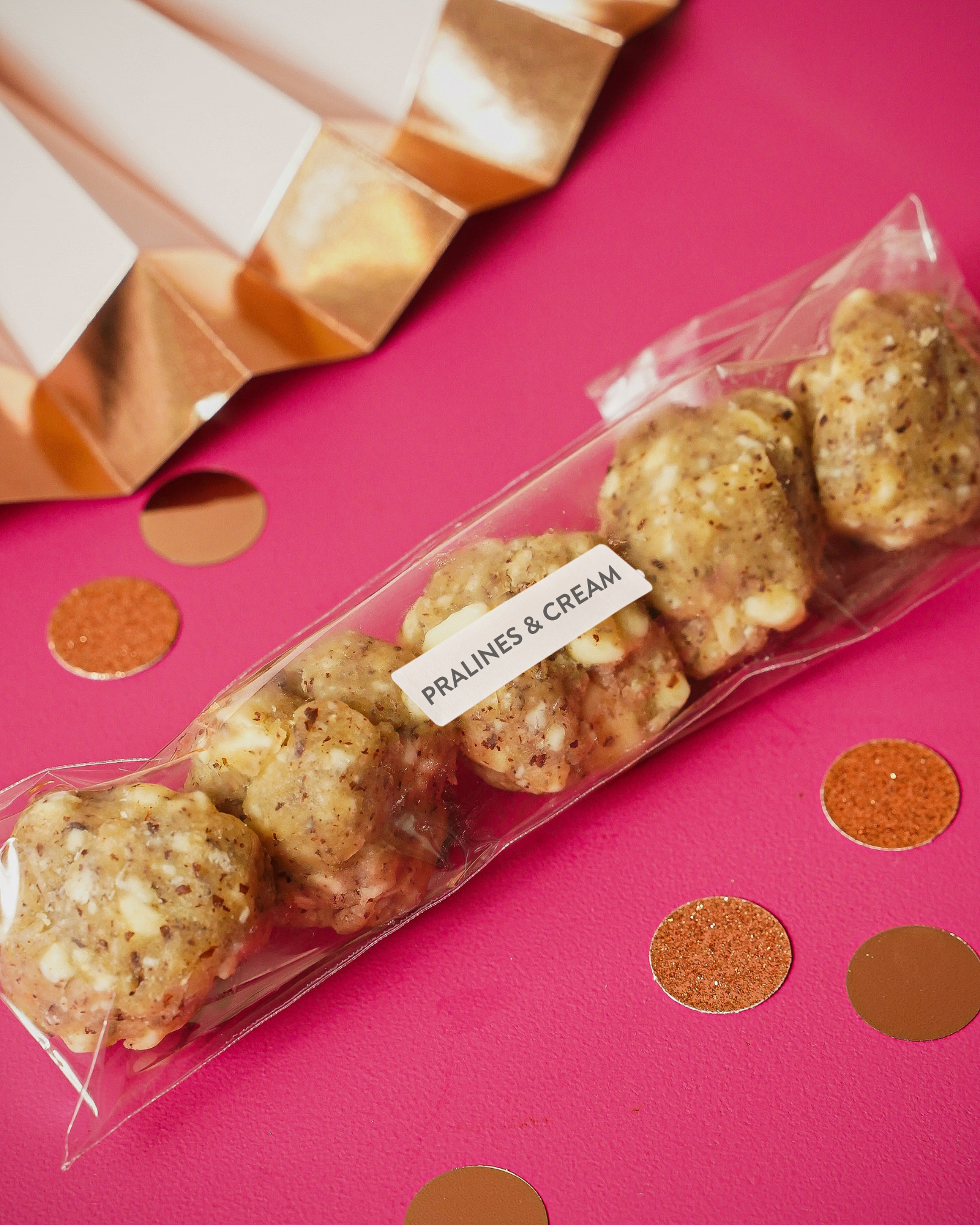 Pralines & Cream - Ground Hazelnuts With White Chocolate Chunk Frozen Cookie Dough