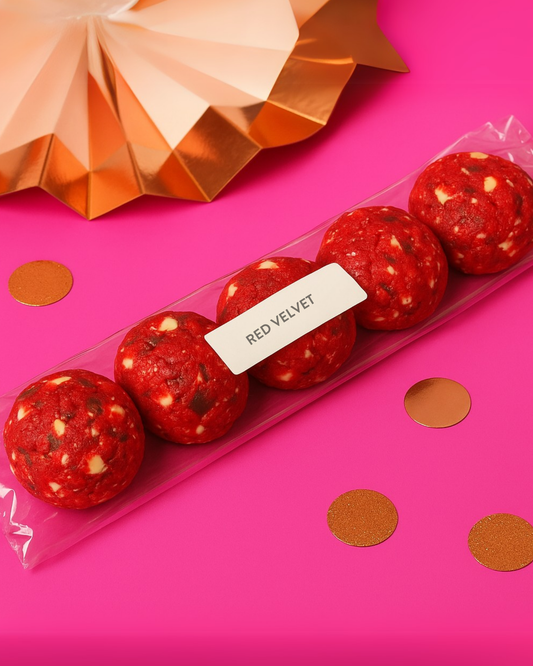 Rouge Velours – Pâte à biscuits surgelée onctueuse avec morceaux de chocolat blanc et noir (paquet de 5)