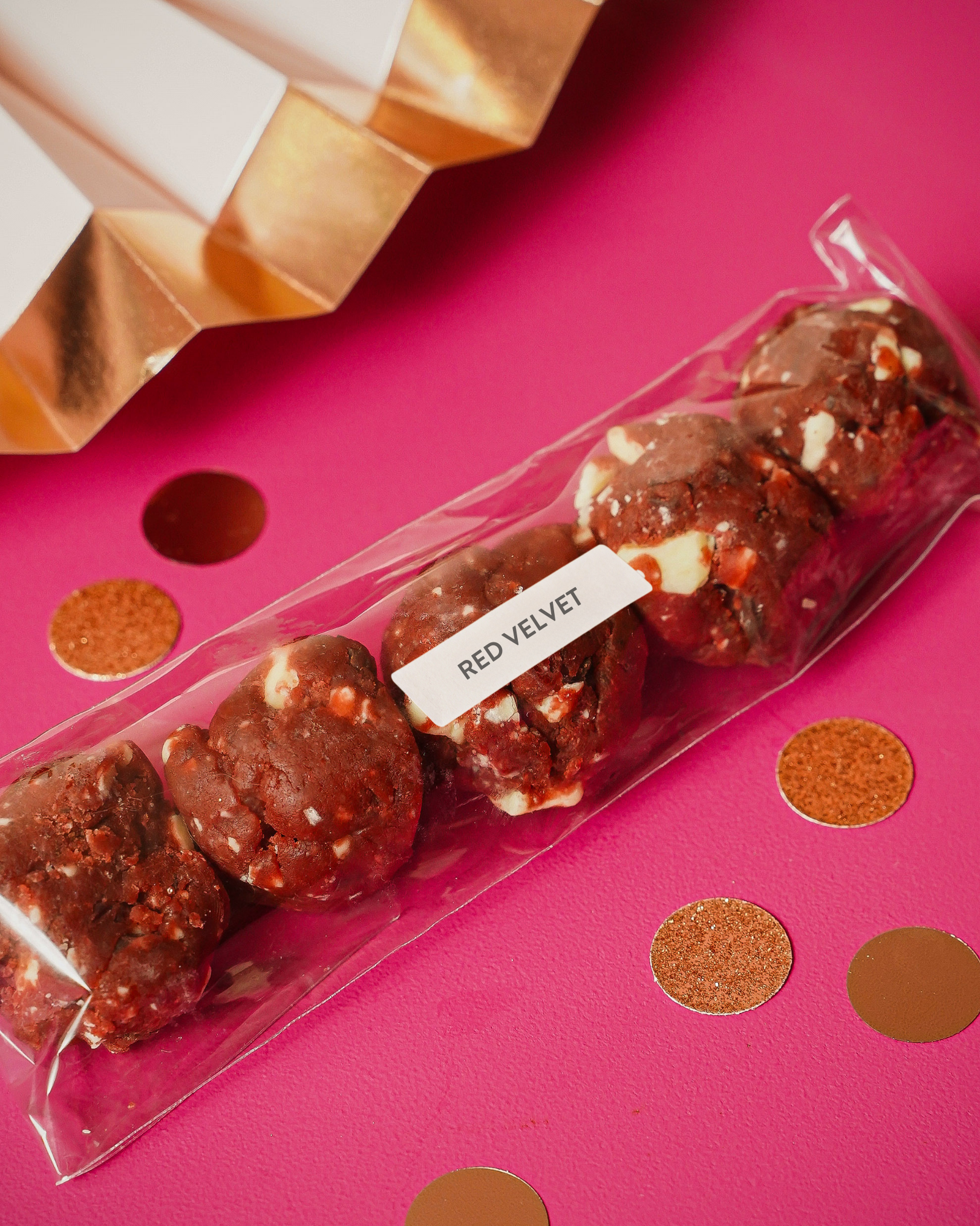Rouge Velours - Pâte à biscuits surgelée onctueuse avec morceaux de chocolat blanc et noir (paquet de 5)